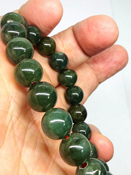 สร้อยข้อมือหยกเขียวเข้มพม่า-9.5 มม. (Burmese Green Jade Bracelet)