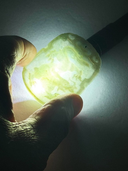 จี้หยกเขียวพม่า-มังกร (Burmese Green Jadeite Jade-Dragon Pandant)
