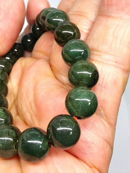 สร้อยข้อมือหยกเขียวเข้มพม่า-9.5 มม. (Burmese Green Jade Bracelet)