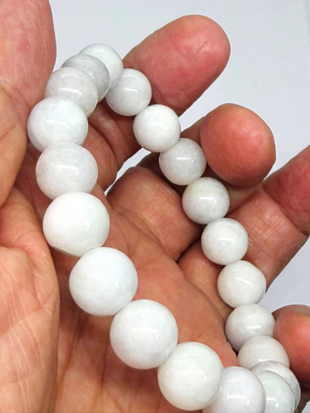 สร้อยข้อมือหยกขาวพม่า-10 มม. (Burmese White Jade Bracelet)