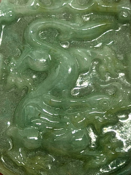 จี้หยกเขียวพม่า-มังกร (Burmese Green Jadeite Jade-Dragon Pandant)