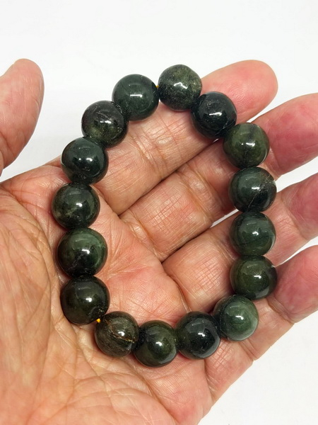 สร้อยข้อมือหยกเขียวพม่า-13 มม. (Burmese Green Jade Bracelet)