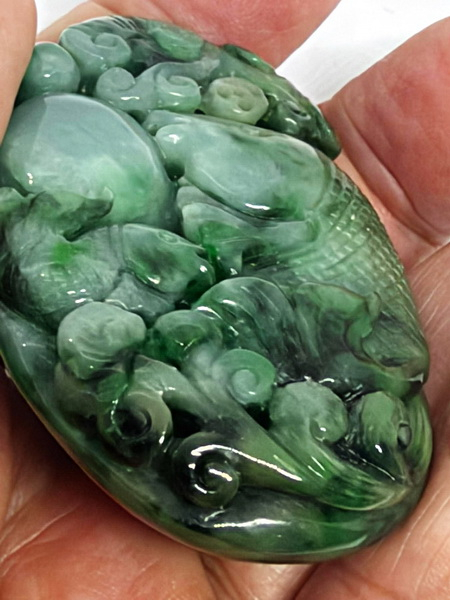 จี้ปลาหลีฮื้อหยกเขียวพม่า (Burmese Green Jade Fish Pandant)