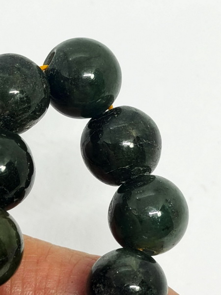 สร้อยข้อมือหยกเขียวพม่า-13 มม. (Burmese Green Jade Bracelet)