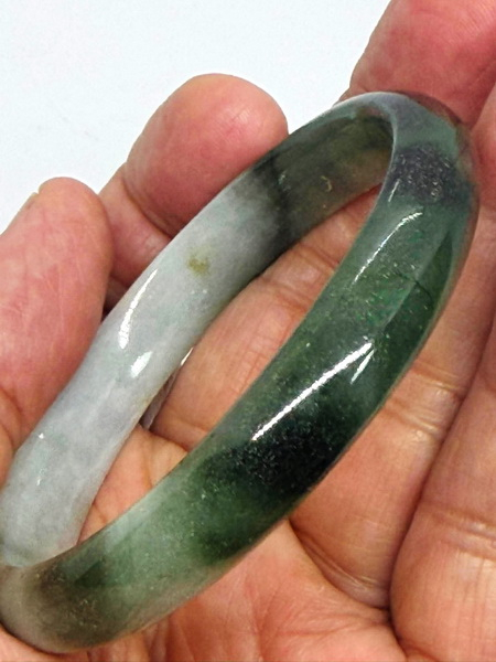 กำไลหยกม่วงสองสีพม่า-57 มม. (Burmese Lavender Jade Bangle)