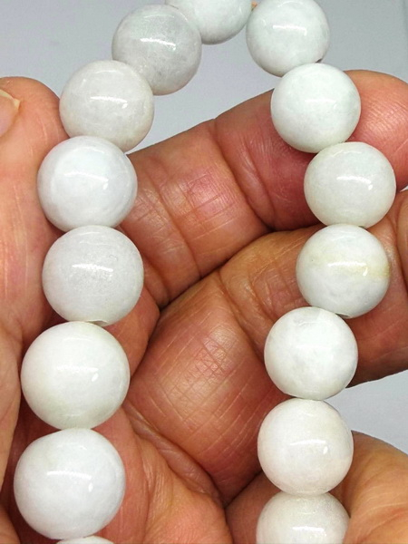 สร้อยข้อมือหยกขาวพม่า-10 มม. (Burmese White Jade Bracelet)