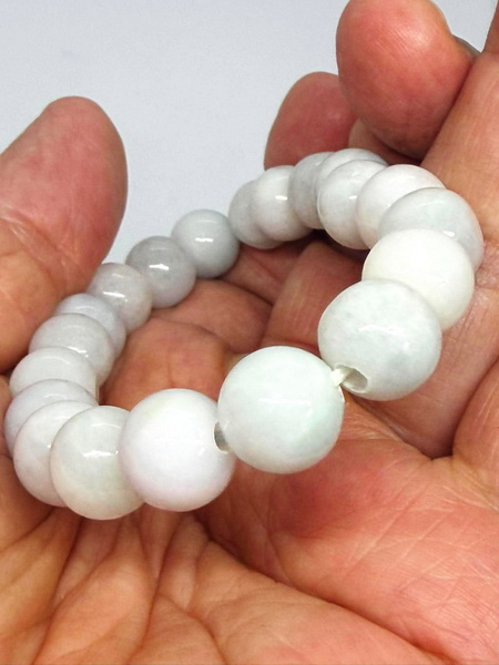 สร้อยข้อมือหยกขาวพม่า-10 มม. (Burmese White Jade Bracelet)