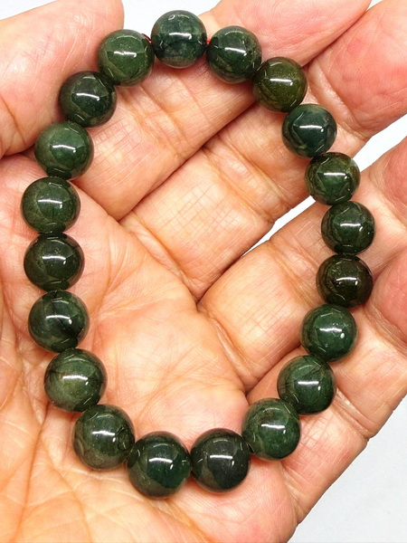 สร้อยข้อมือหยกเขียวเข้มพม่า-9.5 มม. (Burmese Green Jade Bracelet)