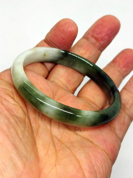 กำไลหยกม่วงสองสีพม่า-57 มม. (Burmese Lavender Jade Bangle)