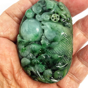 จี้ปลาหลีฮื้อหยกเขียวพม่า (Burmese Green Jade Fish Pandant)