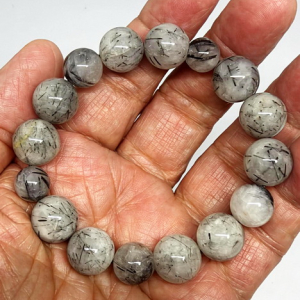 สร้อยข้อมือไหมดำหรือแก้วขนเหล็ก-เนื้อตัน (Black Rutile Bracelace)