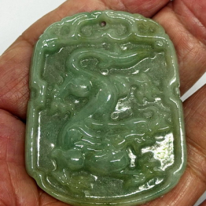 จี้หยกเขียวพม่า-มังกร (Burmese Green Jadeite Jade-Dragon Pandant)