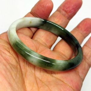 กำไลหยกม่วงสองสีพม่า-57 มม. (Burmese Lavender Jade Bangle)